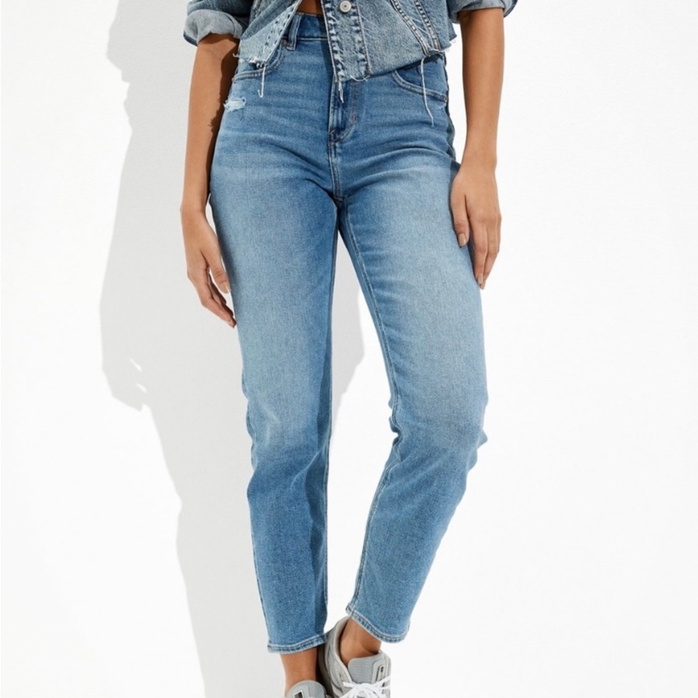 American Eagle Light Wash Mom Jeans